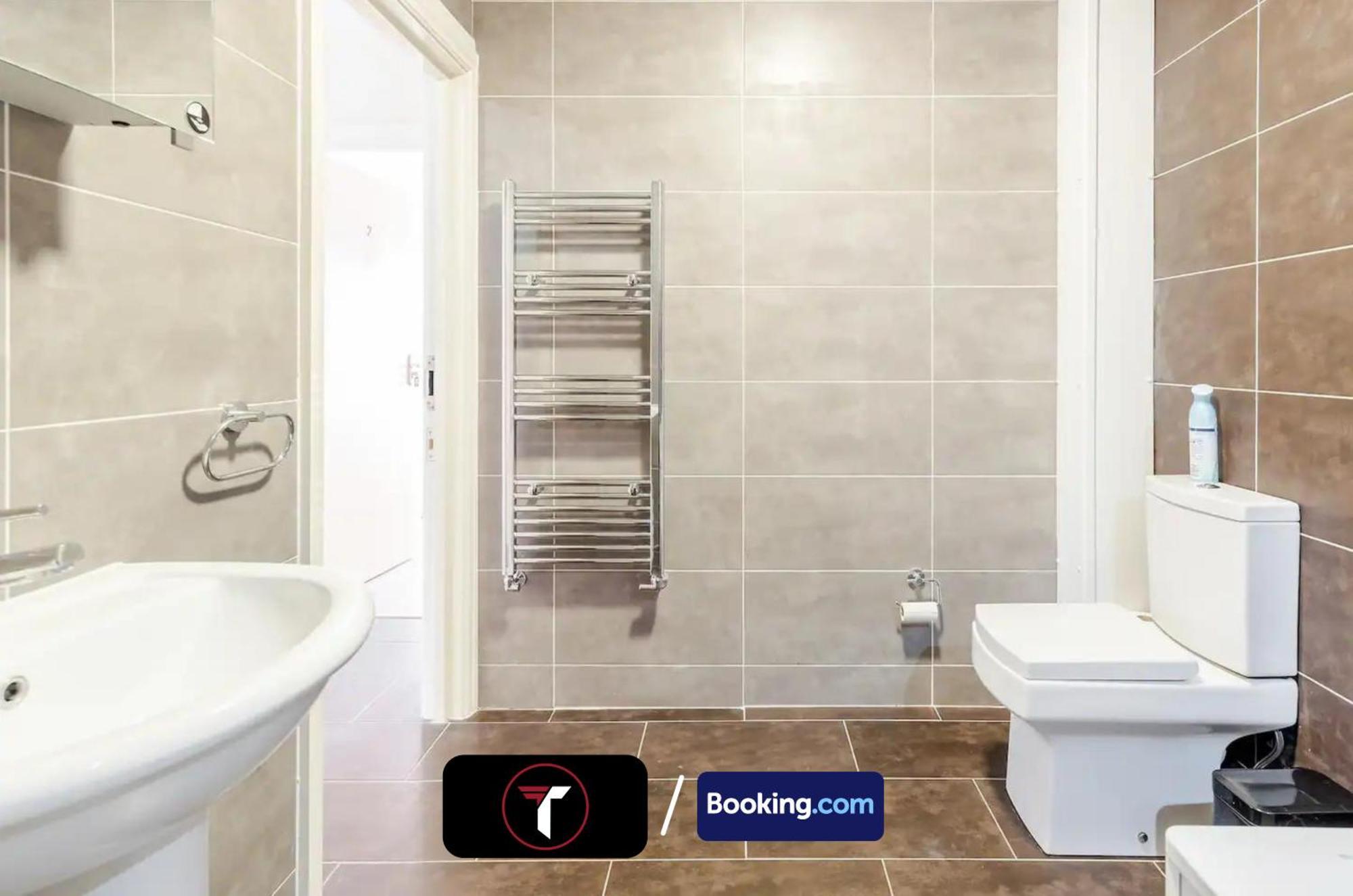 Stylish 2 Bedroom Flat By Tara Stays Short Lets & Serviced Accommodation Watford With Free Parking & Nearby Warner Studios Eksteriør bilde