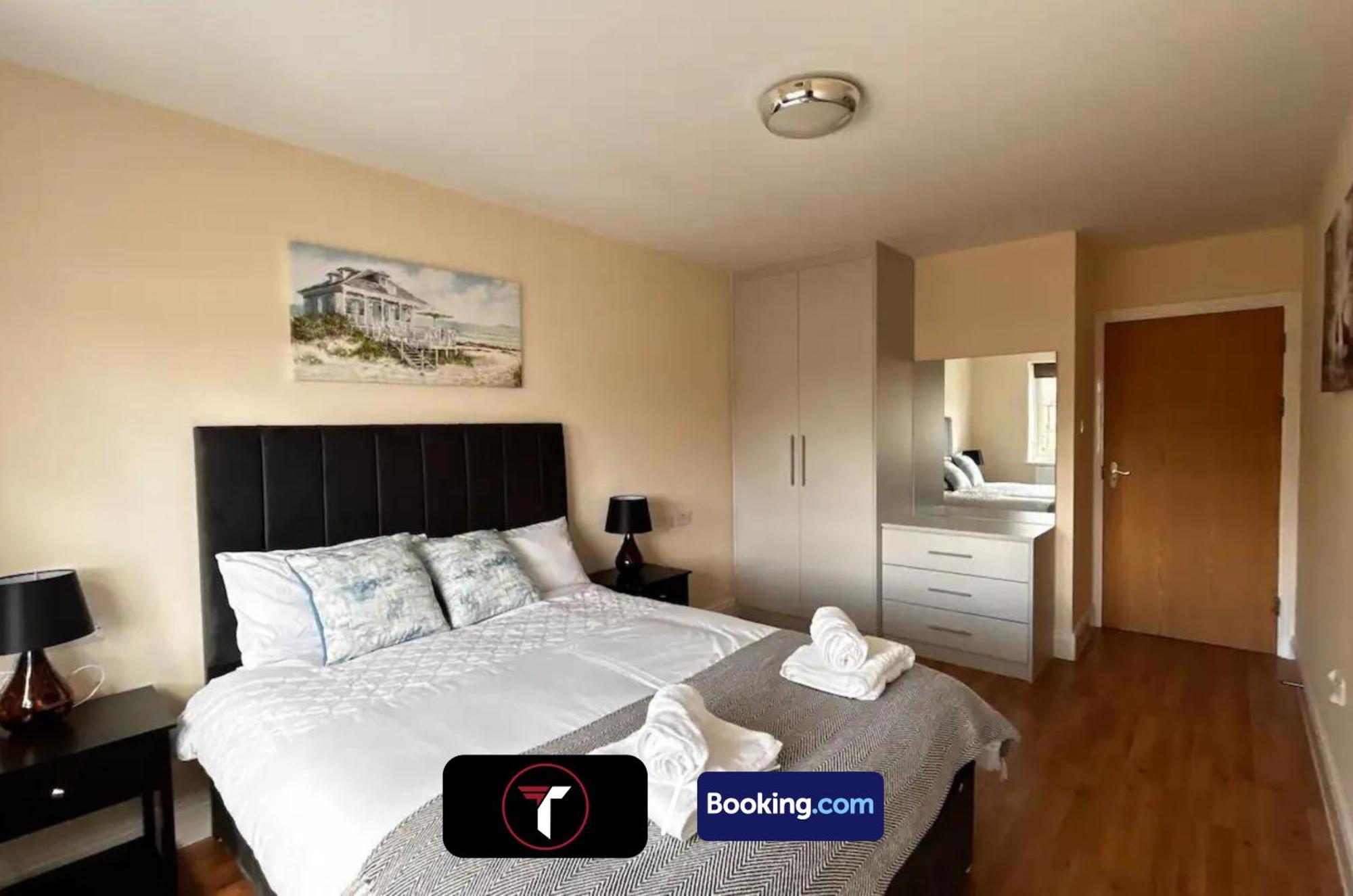 Stylish 2 Bedroom Flat By Tara Stays Short Lets & Serviced Accommodation Watford With Free Parking & Nearby Warner Studios Eksteriør bilde
