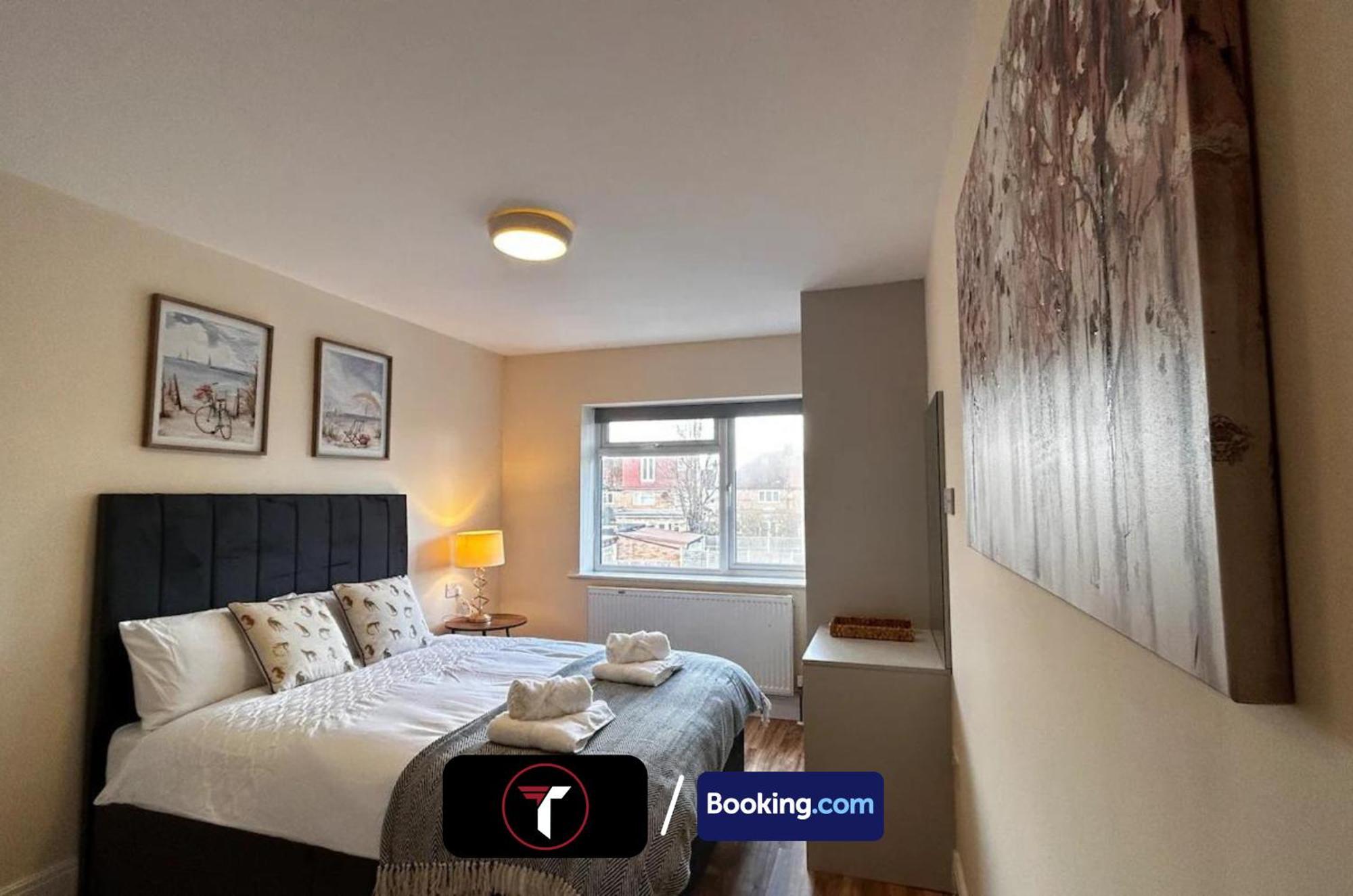 Stylish 2 Bedroom Flat By Tara Stays Short Lets & Serviced Accommodation Watford With Free Parking & Nearby Warner Studios Eksteriør bilde