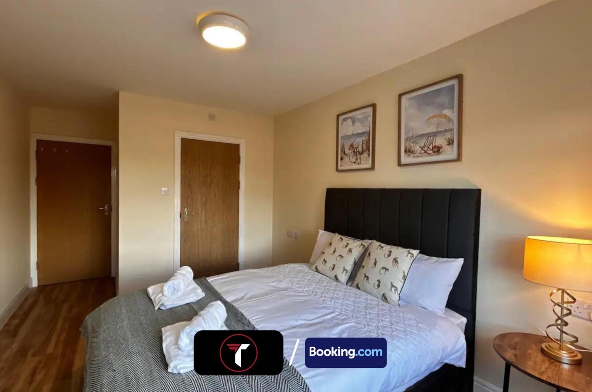 Stylish 2 Bedroom Flat By Tara Stays Short Lets & Serviced Accommodation Watford With Free Parking & Nearby Warner Studios Eksteriør bilde