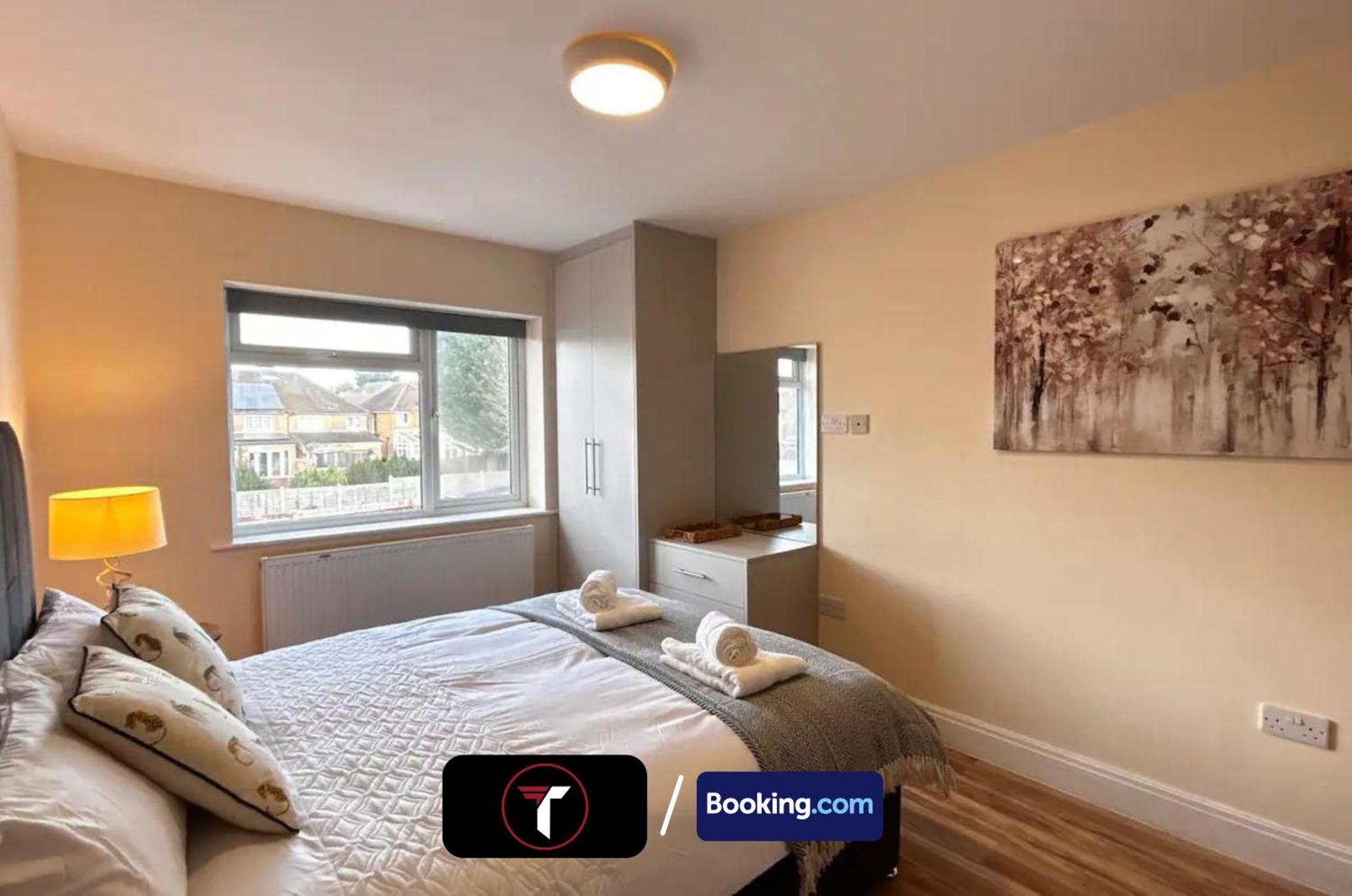 Stylish 2 Bedroom Flat By Tara Stays Short Lets & Serviced Accommodation Watford With Free Parking & Nearby Warner Studios Eksteriør bilde