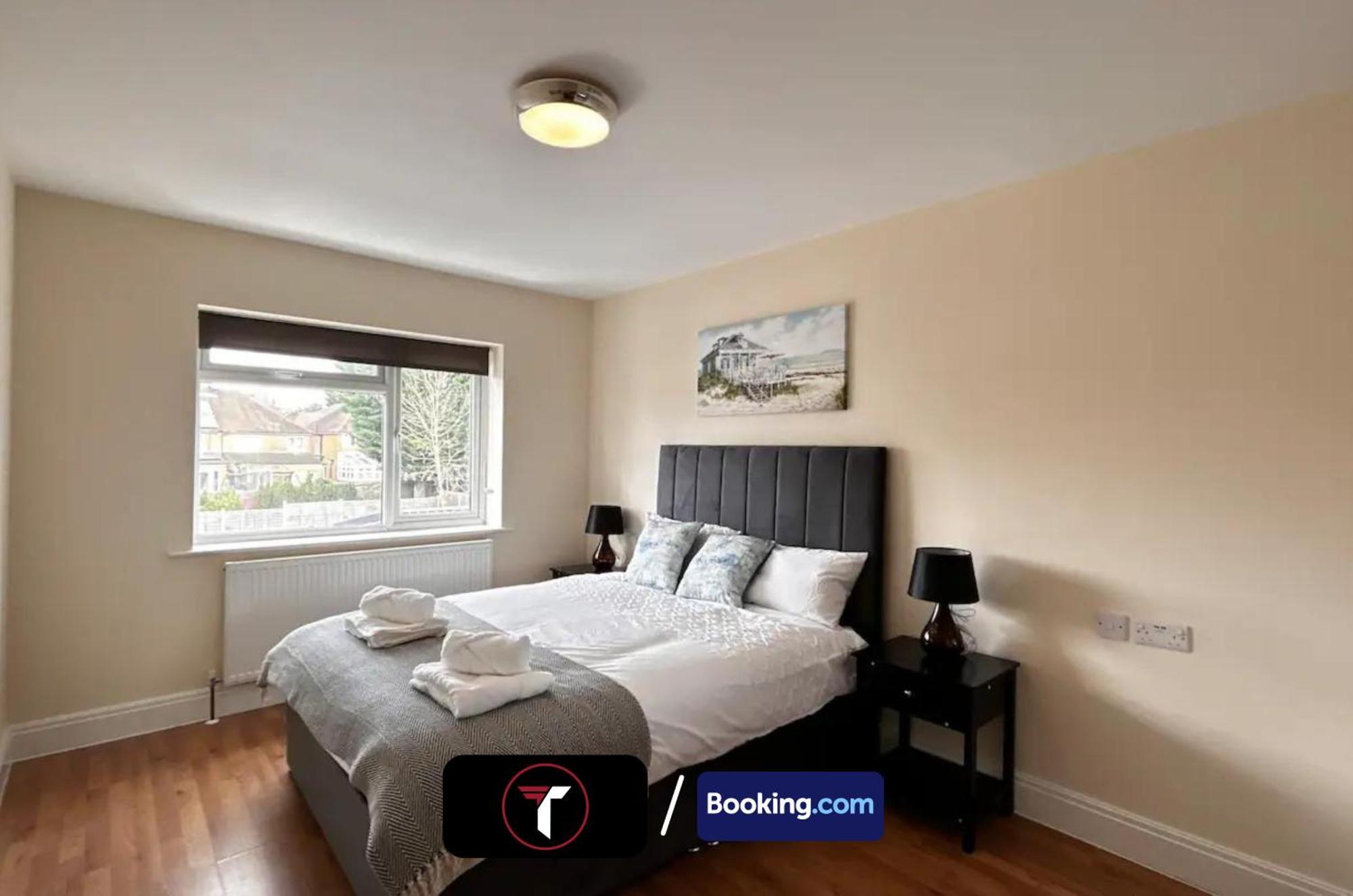 Stylish 2 Bedroom Flat By Tara Stays Short Lets & Serviced Accommodation Watford With Free Parking & Nearby Warner Studios Eksteriør bilde